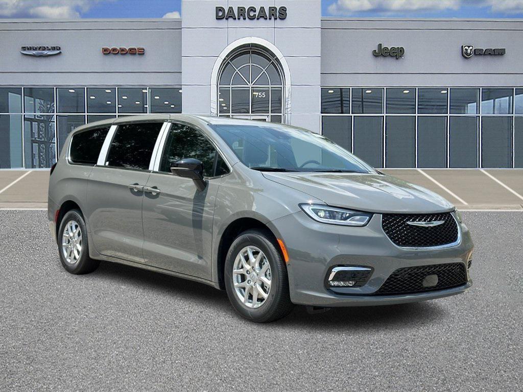 new 2025 Chrysler Pacifica car, priced at $45,315