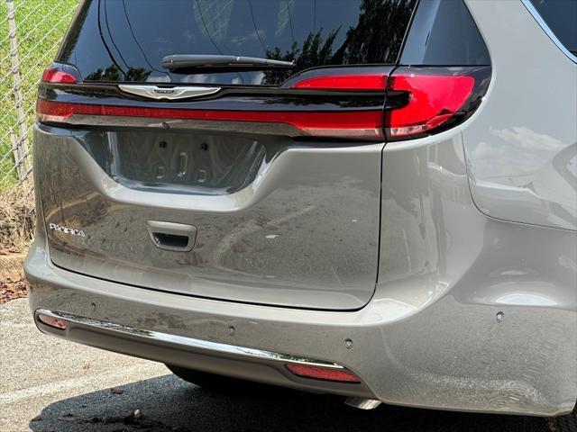 new 2025 Chrysler Pacifica car, priced at $45,422