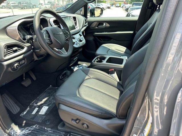 new 2025 Chrysler Pacifica car, priced at $45,422