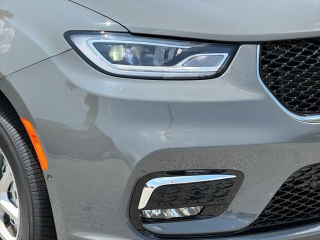 new 2025 Chrysler Pacifica car, priced at $45,422