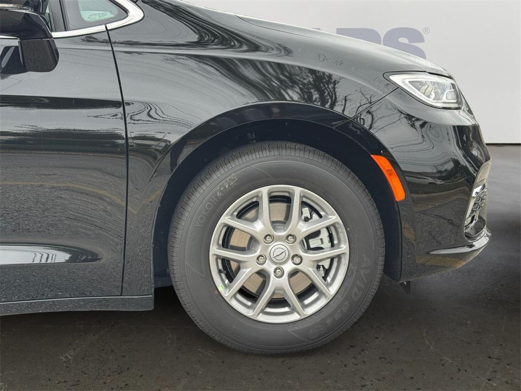 new 2026 Chrysler Pacifica car, priced at $42,905