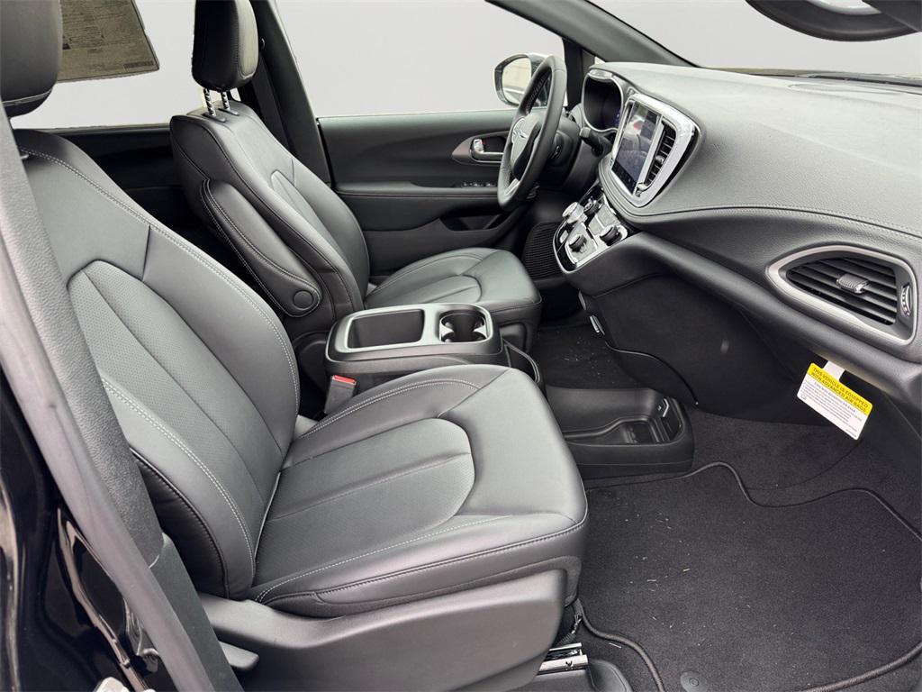new 2026 Chrysler Pacifica car, priced at $42,905