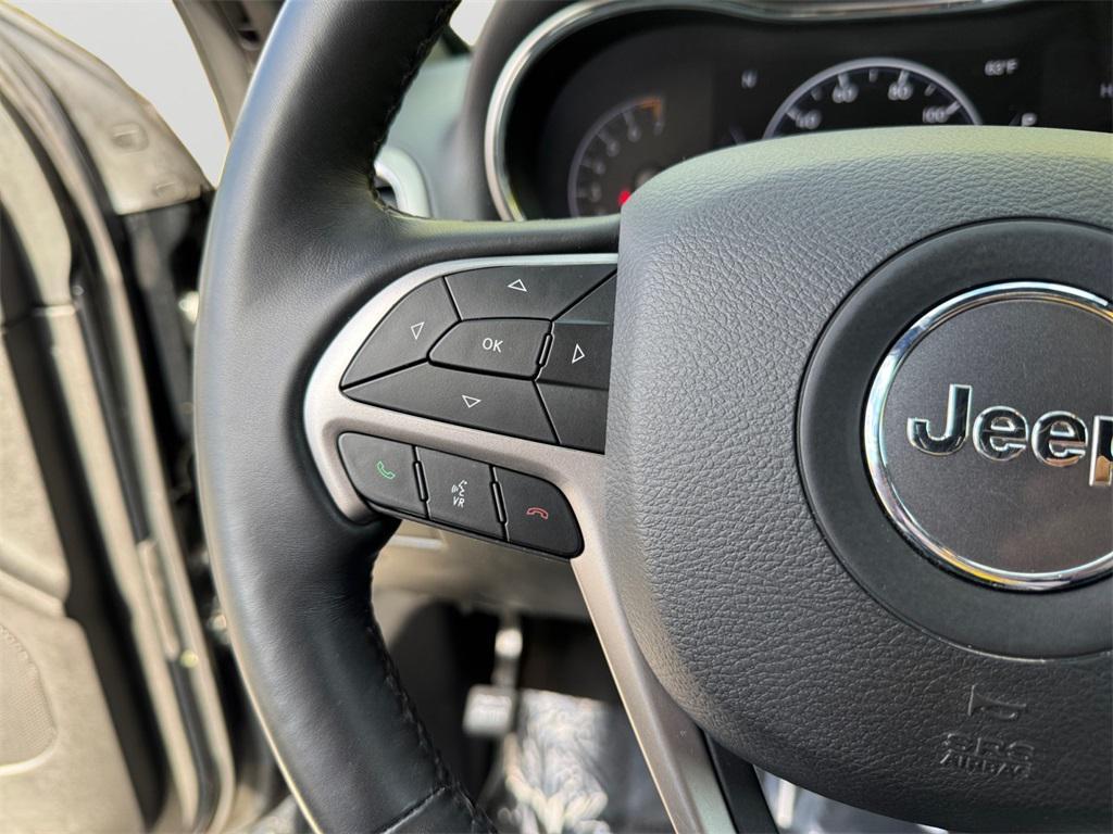 used 2021 Jeep Grand Cherokee car, priced at $25,173