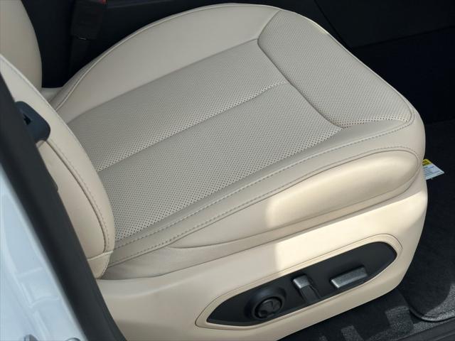 new 2025 Jeep Grand Cherokee car, priced at $51,287