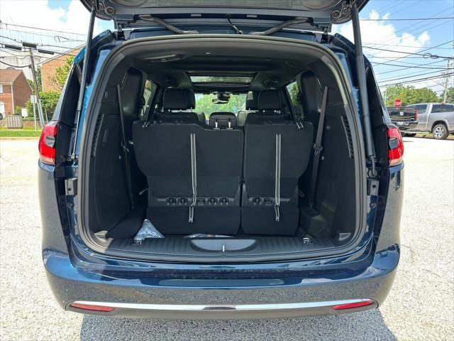 new 2025 Chrysler Pacifica car