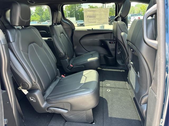 new 2025 Chrysler Pacifica car