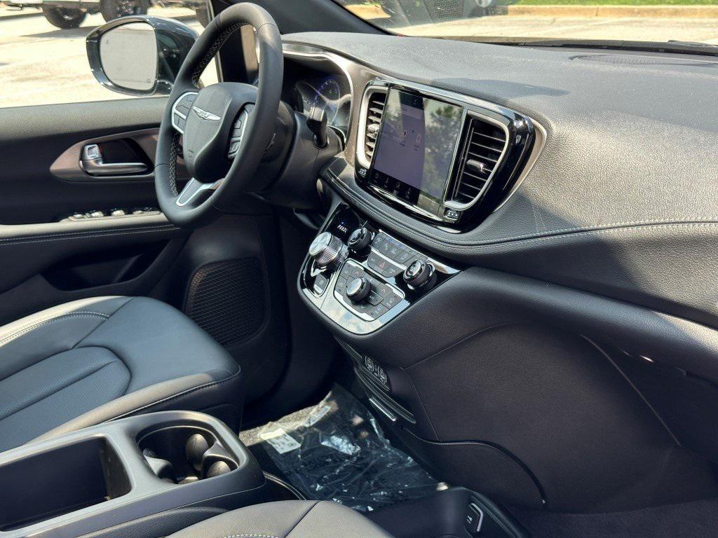 new 2025 Chrysler Pacifica car, priced at $45,315
