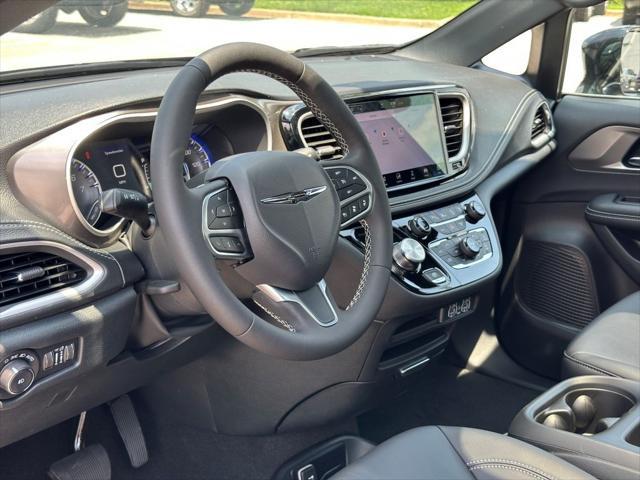 new 2025 Chrysler Pacifica car