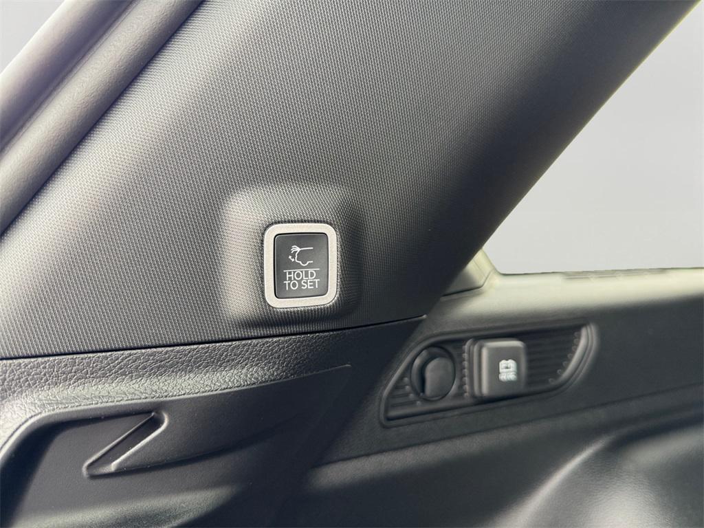 new 2025 Jeep Grand Cherokee car, priced at $49,000
