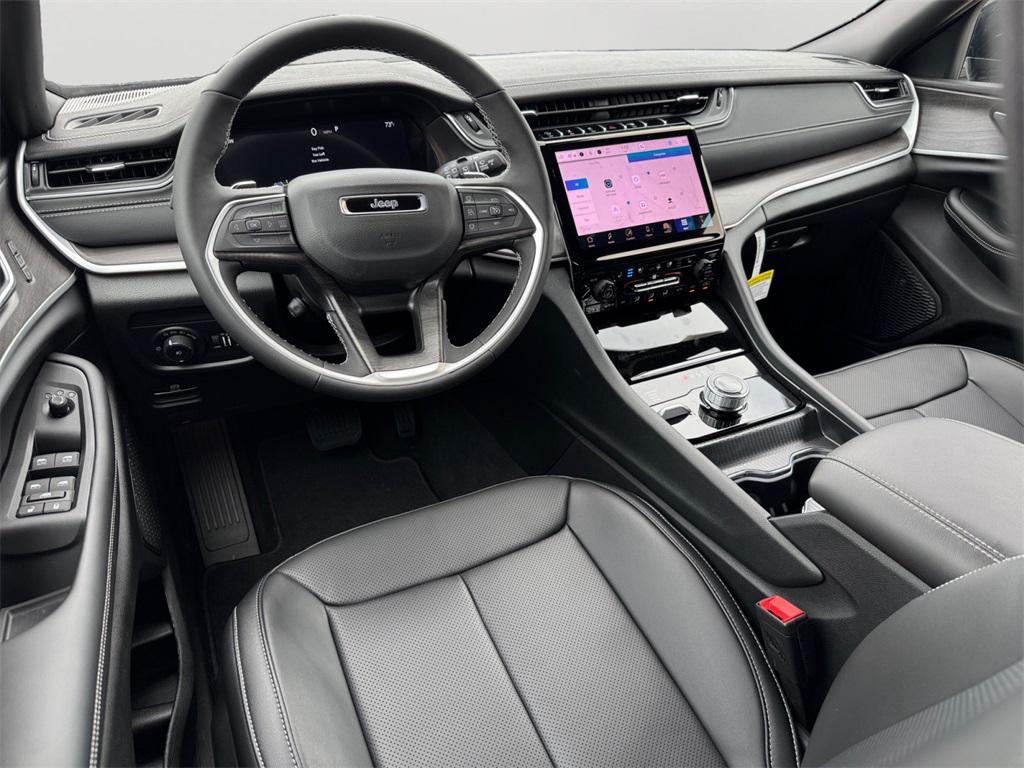 new 2025 Jeep Grand Cherokee car, priced at $49,000