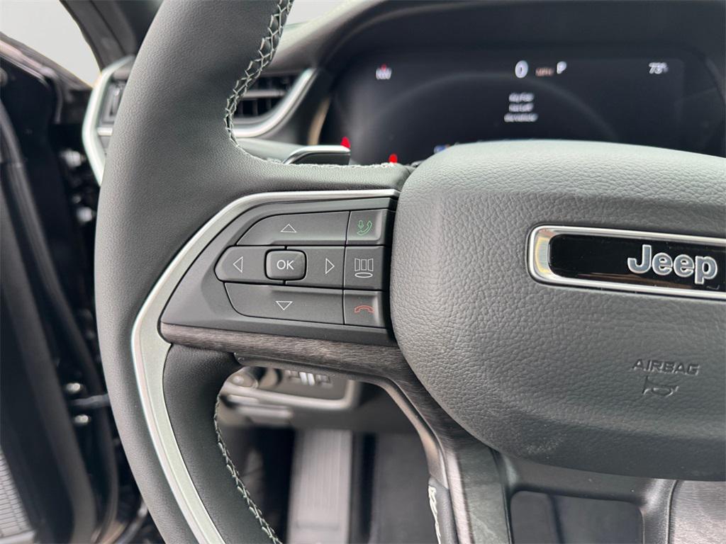 new 2025 Jeep Grand Cherokee car, priced at $49,000