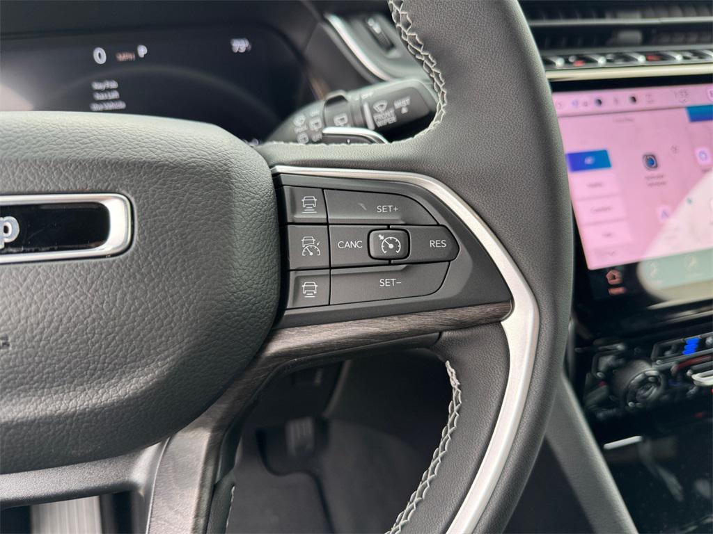 new 2025 Jeep Grand Cherokee car, priced at $49,000