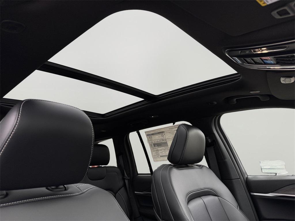 new 2025 Jeep Grand Cherokee car, priced at $49,000