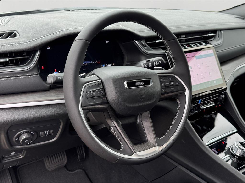 new 2025 Jeep Grand Cherokee car, priced at $49,000