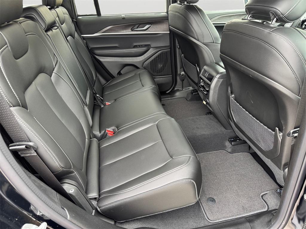 new 2025 Jeep Grand Cherokee car, priced at $49,000