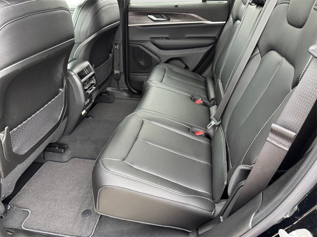 new 2025 Jeep Grand Cherokee car, priced at $49,000