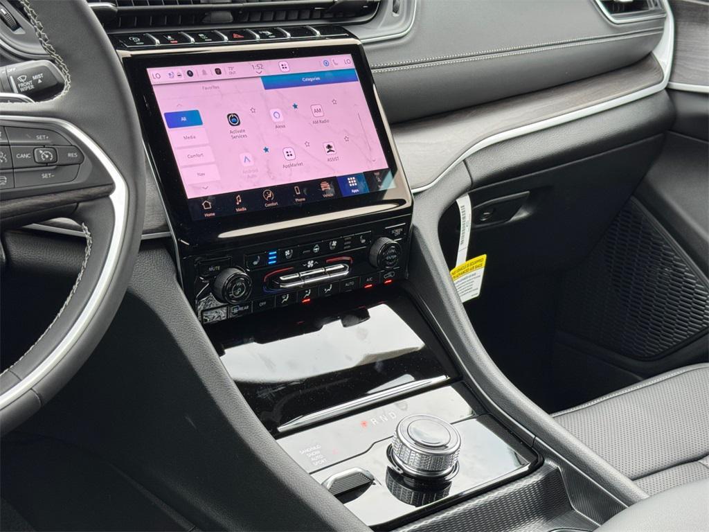 new 2025 Jeep Grand Cherokee car, priced at $49,000