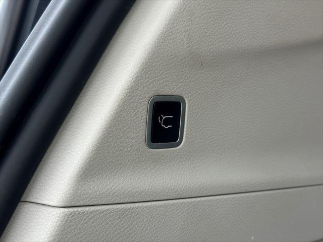 used 2023 Chrysler Pacifica car, priced at $27,000