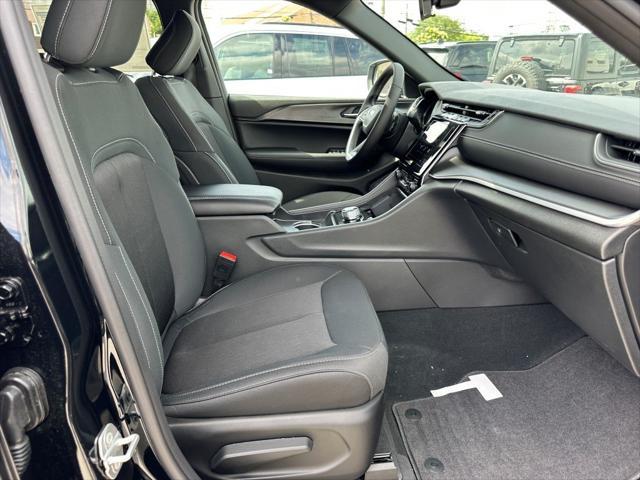 new 2025 Jeep Grand Cherokee car, priced at $40,900