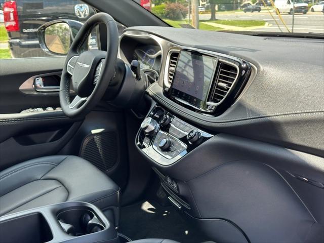 new 2025 Chrysler Pacifica car, priced at $42,782