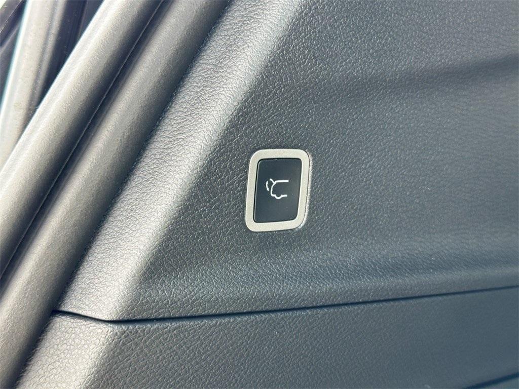 new 2025 Chrysler Pacifica car, priced at $39,000