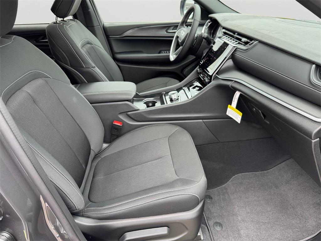 new 2025 Jeep Grand Cherokee car, priced at $41,920