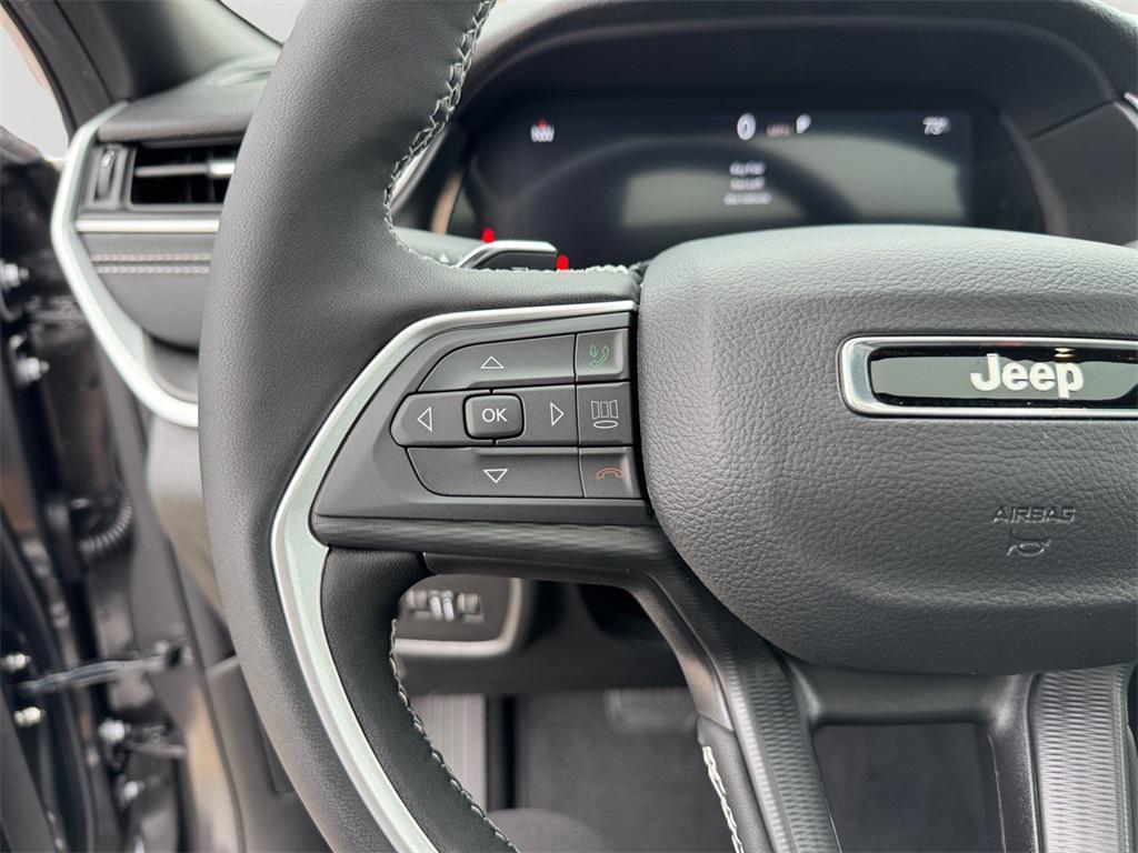 new 2025 Jeep Grand Cherokee car, priced at $41,920