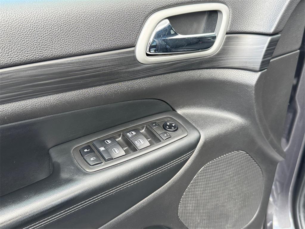 used 2021 Jeep Grand Cherokee car, priced at $17,900