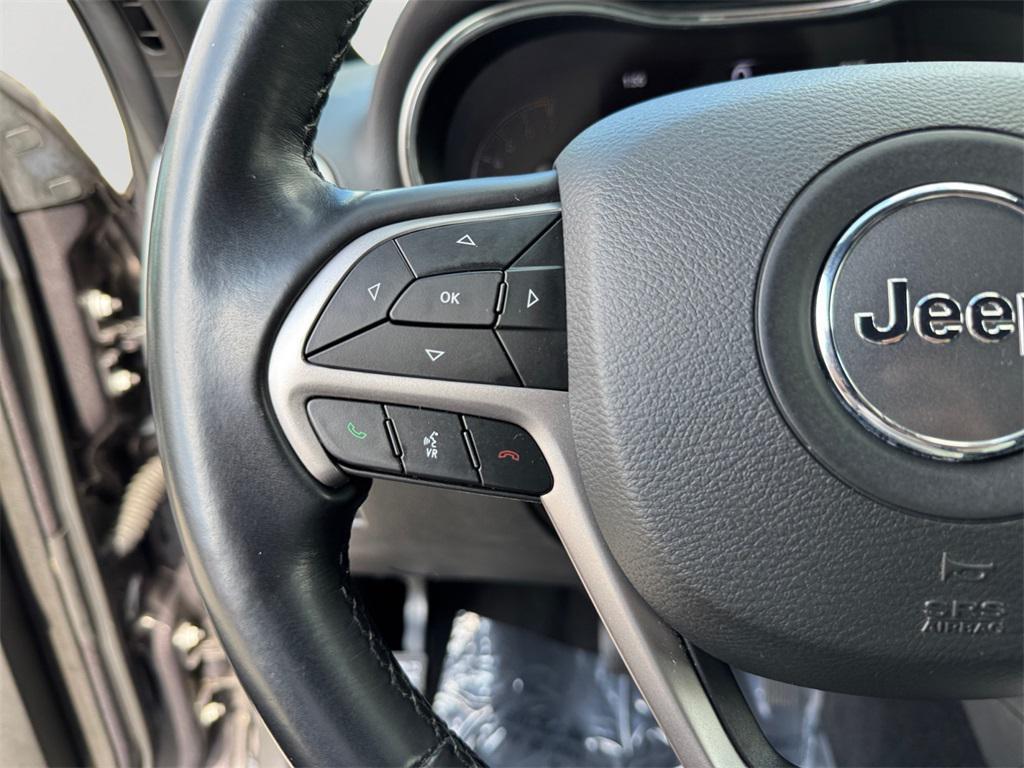 used 2021 Jeep Grand Cherokee car, priced at $17,900