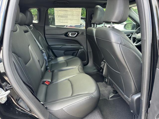 new 2025 Jeep Compass car, priced at $37,500
