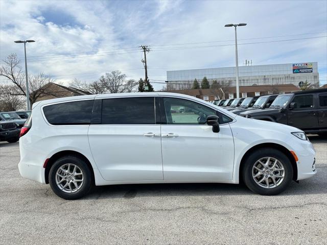 new 2024 Chrysler Pacifica car, priced at $42,340