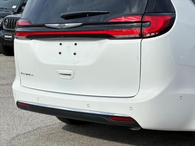 new 2024 Chrysler Pacifica car, priced at $42,340