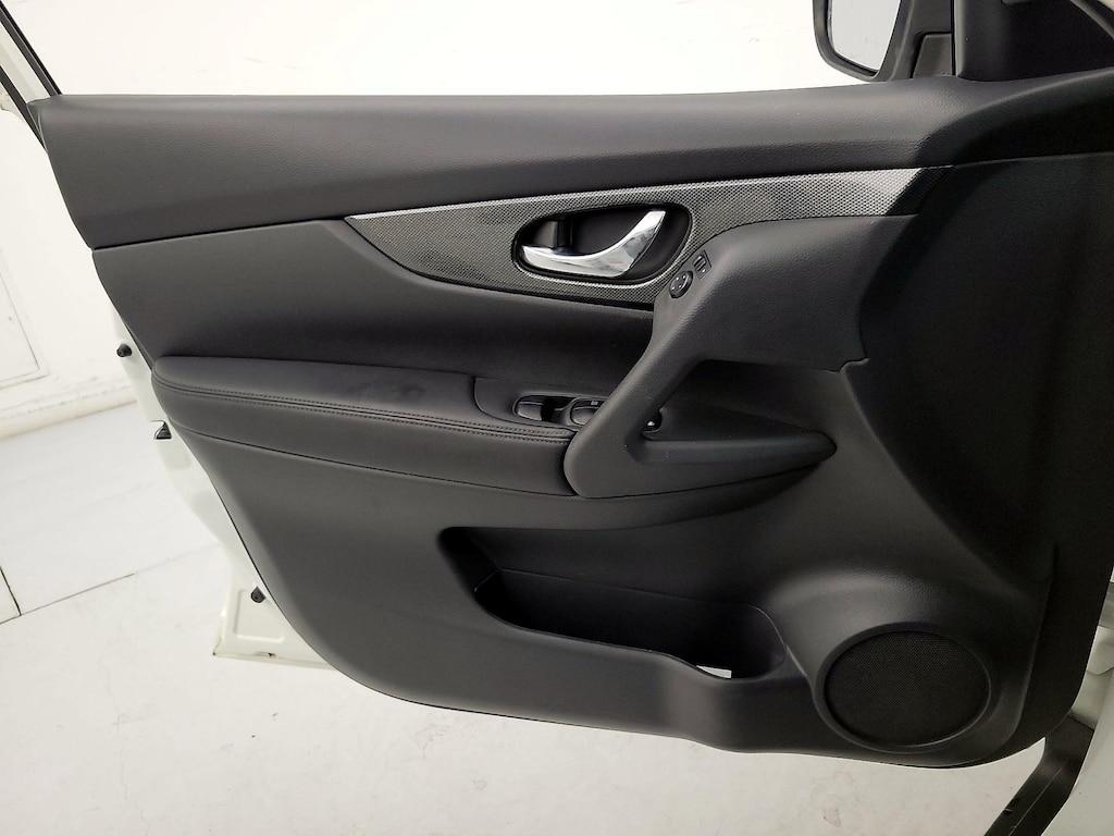 used 2016 Nissan Rogue car, priced at $12,998