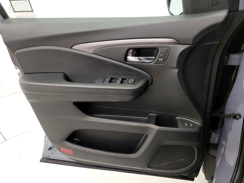 used 2022 Honda Pilot car, priced at $33,998