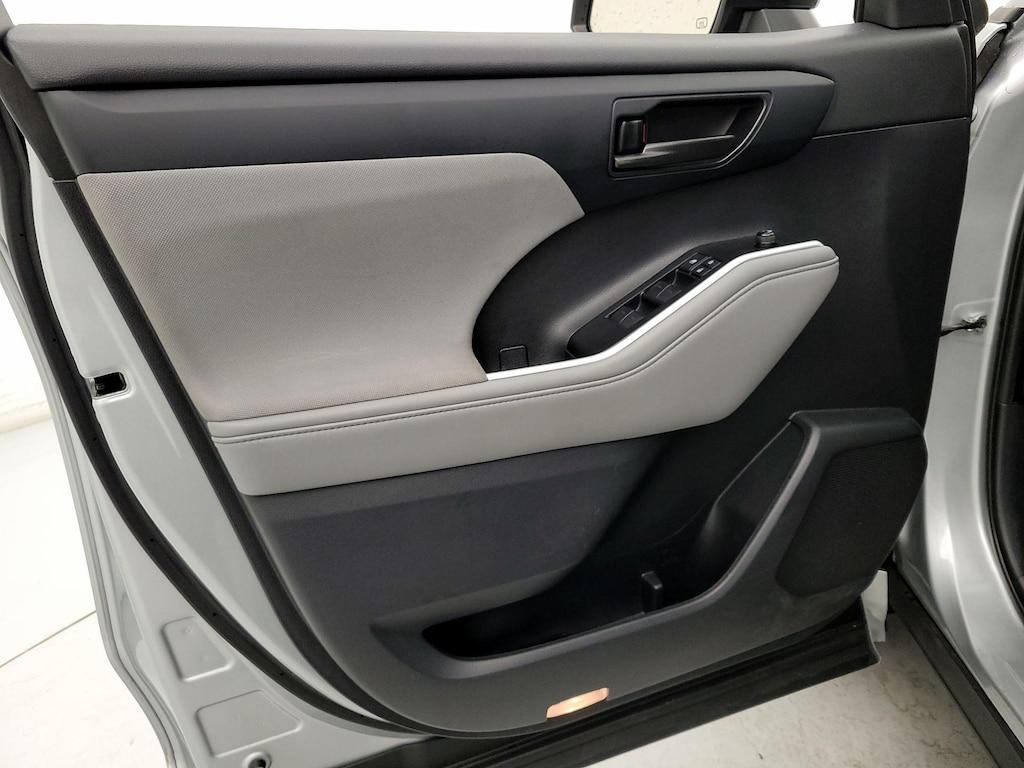 used 2021 Toyota Highlander car, priced at $25,998