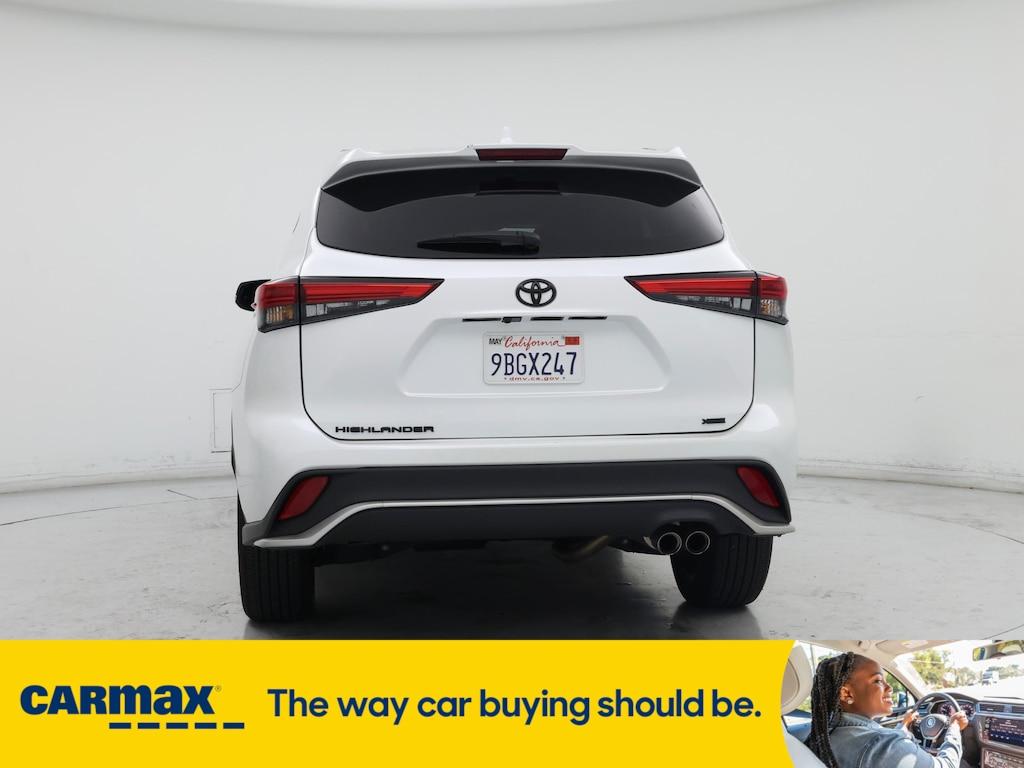 used 2022 Toyota Highlander car, priced at $41,998
