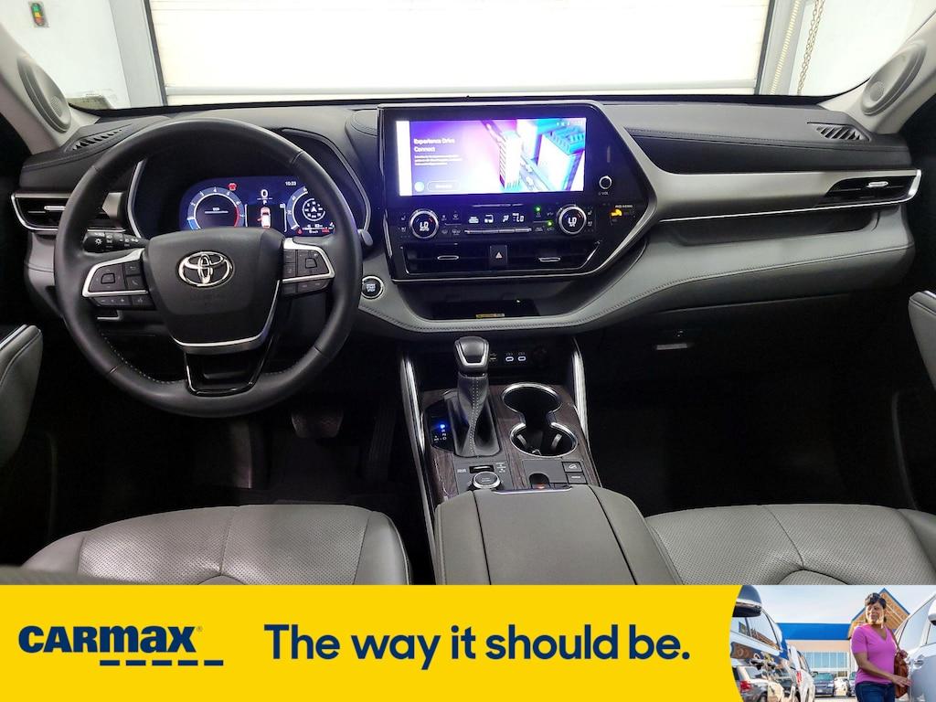 used 2023 Toyota Highlander car, priced at $42,998