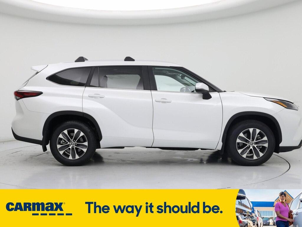 used 2024 Toyota Highlander car, priced at $42,998