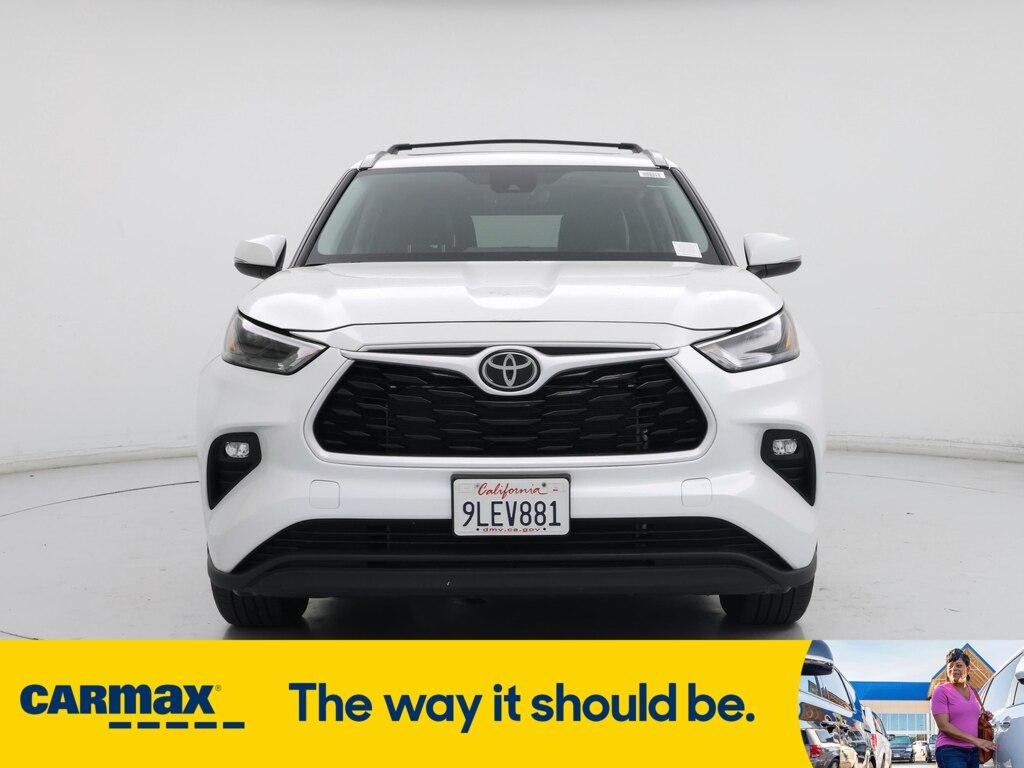 used 2024 Toyota Highlander car, priced at $42,998