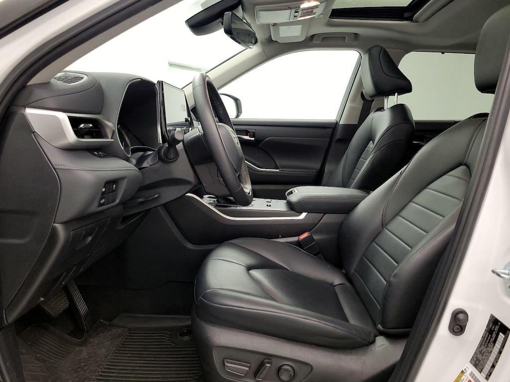 used 2024 Toyota Highlander car, priced at $42,998