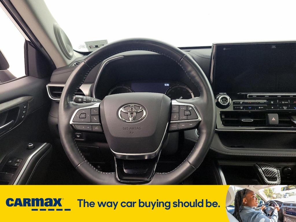 used 2021 Toyota Highlander car, priced at $35,998