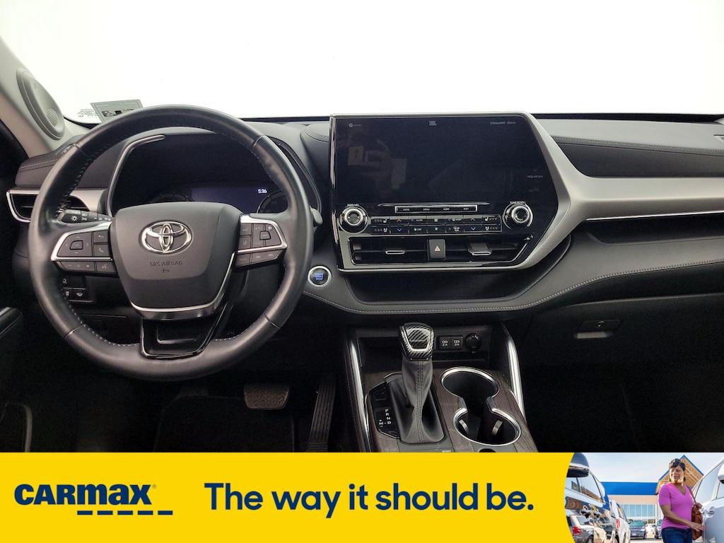used 2021 Toyota Highlander car, priced at $35,998