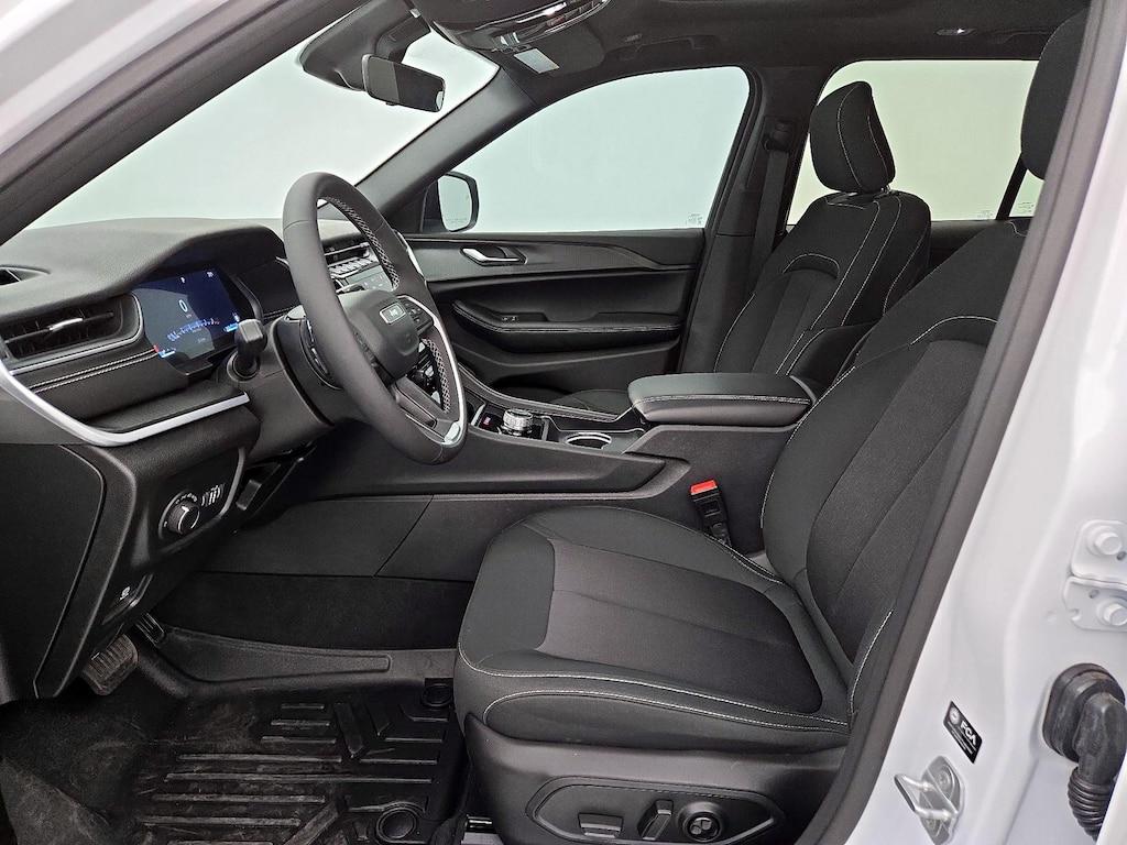 used 2025 Jeep Grand Cherokee car, priced at $34,998