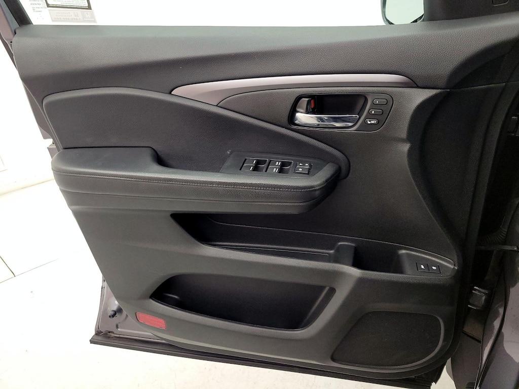 used 2022 Honda Pilot car, priced at $33,998