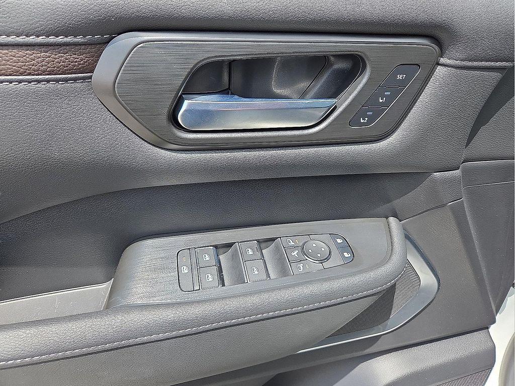 new 2025 Nissan Armada car, priced at $75,782