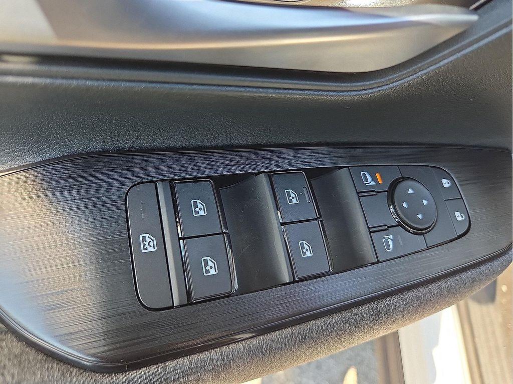 new 2025 Nissan Kicks car, priced at $27,501