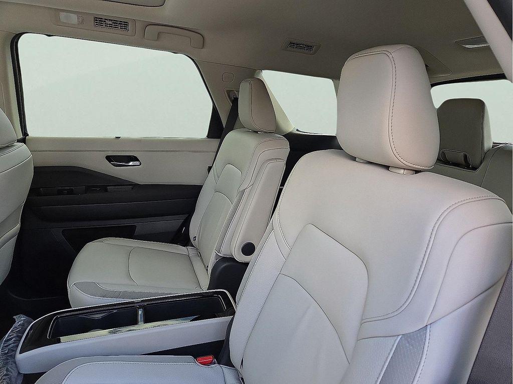 new 2025 Nissan Pathfinder car, priced at $41,212