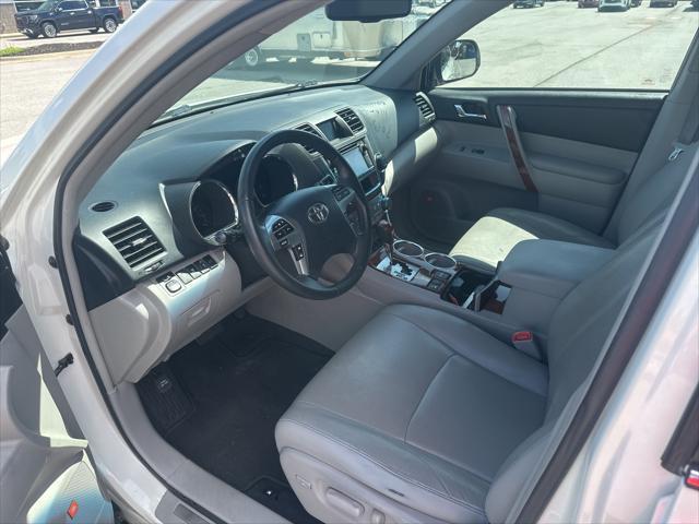 used 2013 Toyota Highlander car, priced at $15,949