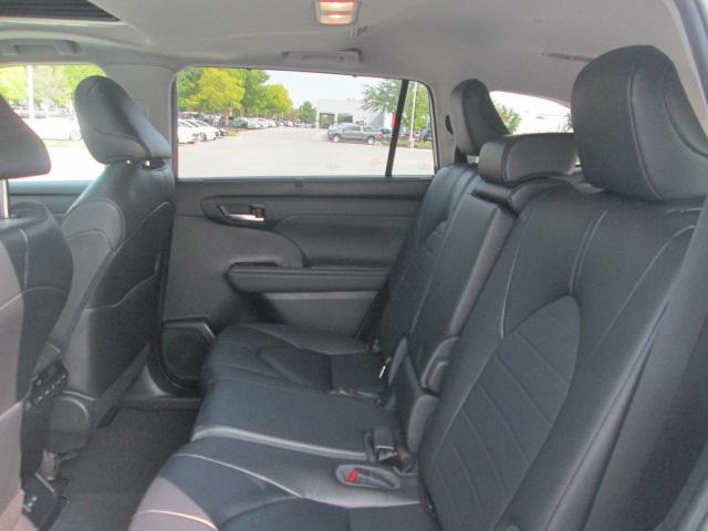 used 2023 Toyota Highlander car, priced at $35,846