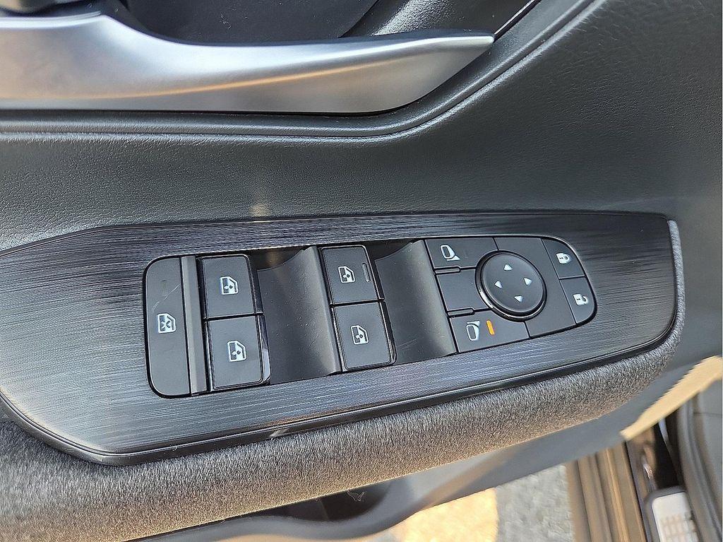 new 2025 Nissan Kicks car, priced at $27,239